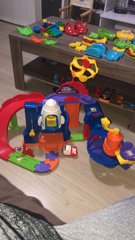 V tech  tut tut Bolides