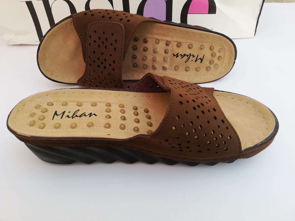Decent shoes brown color