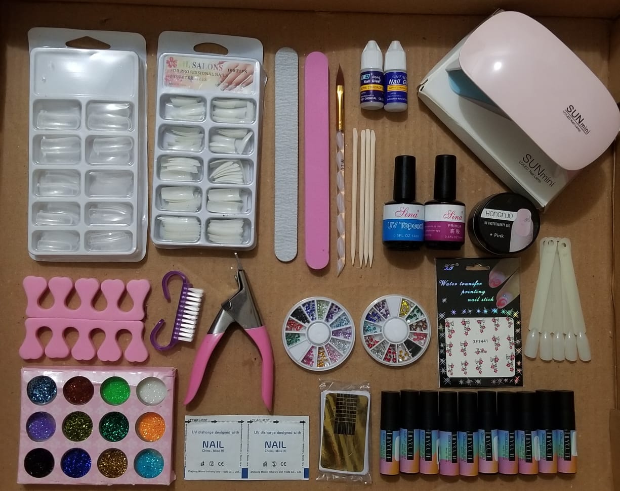 Nail Kit with small UV lamp -4453