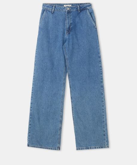 Wide Leg Fit high waist with wide bottoms and loose fit