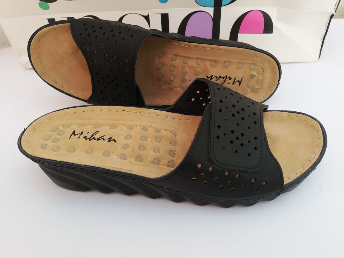 Decent Shoes Black color