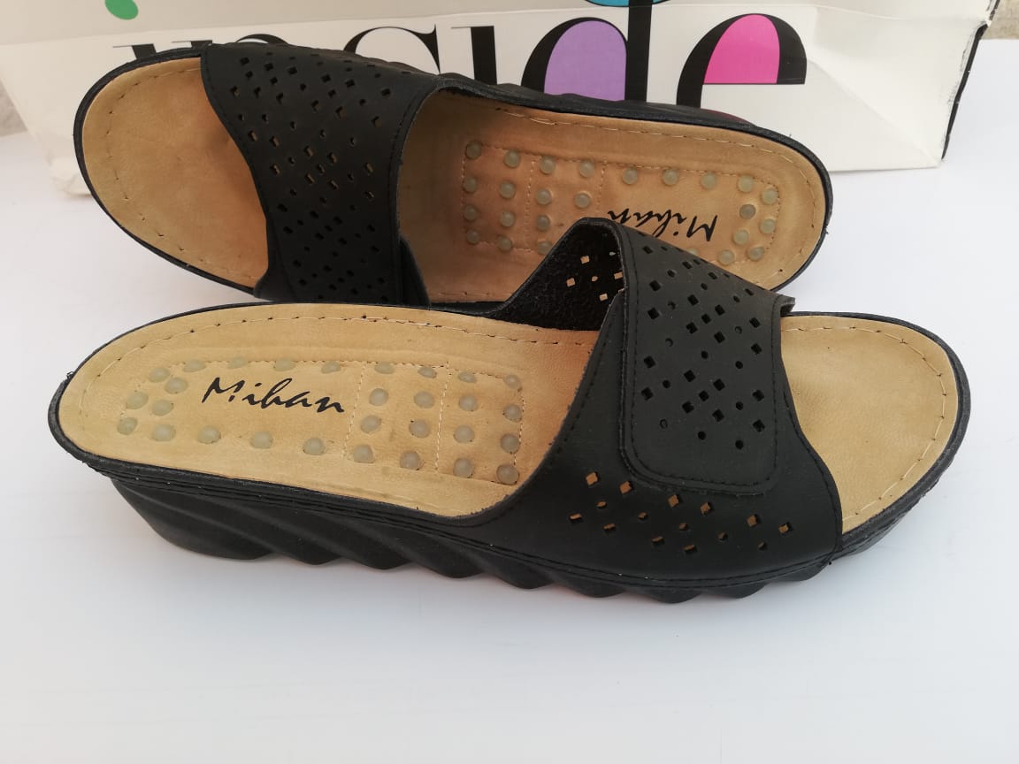 Decent Shoes Black color